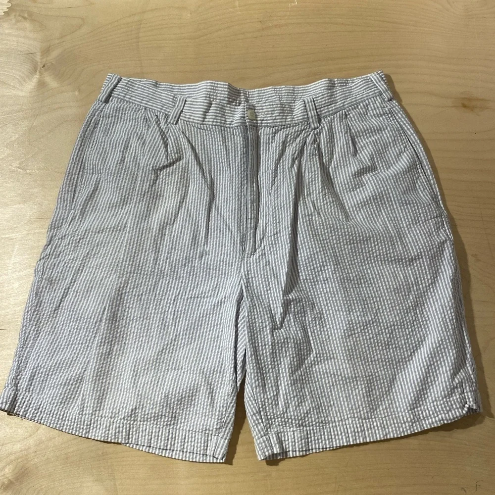 Jos. A. Bank Gray Pinstriped Men's Shorts 38 (HD)